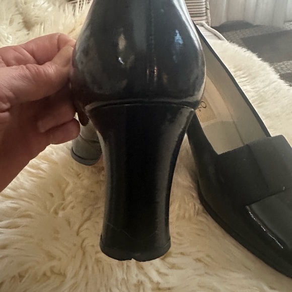 Black patent heels with grosgrain bow. Enzo Angiolini - Picture 5 of 7